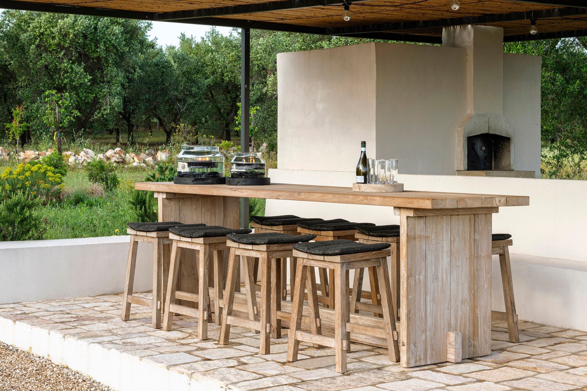 Gommaire Alexi Bartisch und Barhocker aus massivem Teakholz für Outdoor Bars