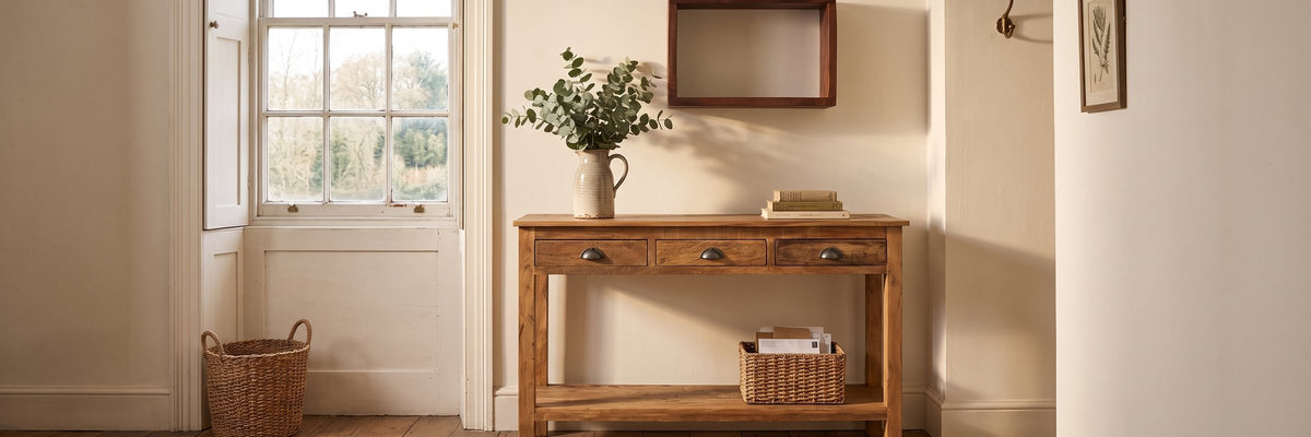 STUFF Vintage Living: Konsolentisch Vintage Timber und Wandregal Heritage Kollektion im Wohnambiente