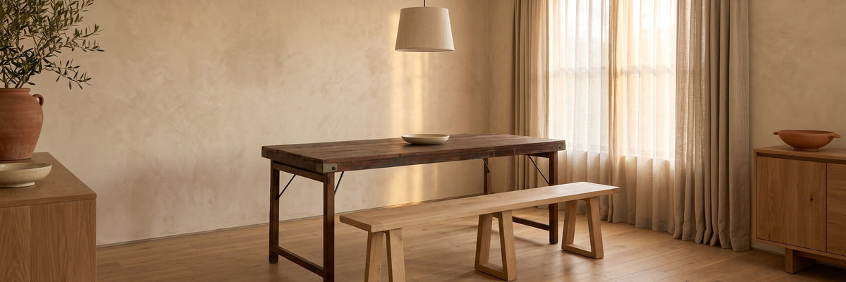 STUFF Loft Tische: Vintage Klapptisch Altholz L190 cm / Factory Collection und Sitzbank Driftwood im Wohnambiente