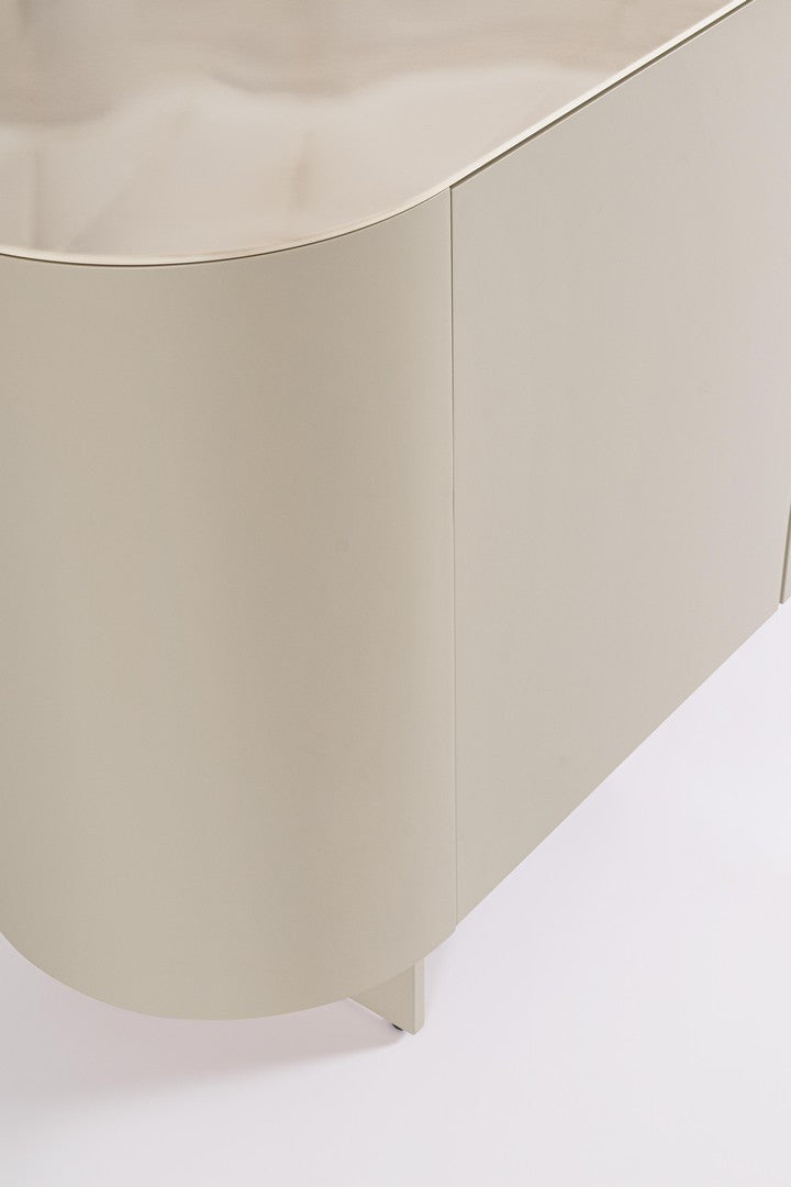 Detailaufnahme der Griffe und Frontstruktur des Sideboards Ardis | Bizzotto bei STUFF Shop kaufen