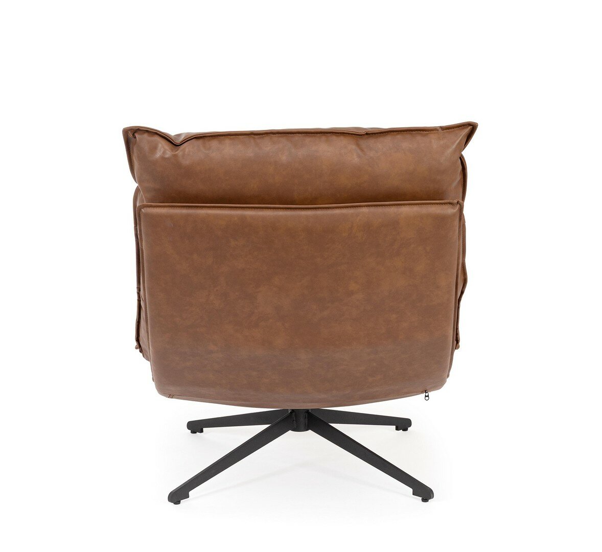 Drehsessel Alanez Cognac von Bizzotto, freigestellte Ansicht aus einem zweiten Blickwinkel, im STUFF Shop
