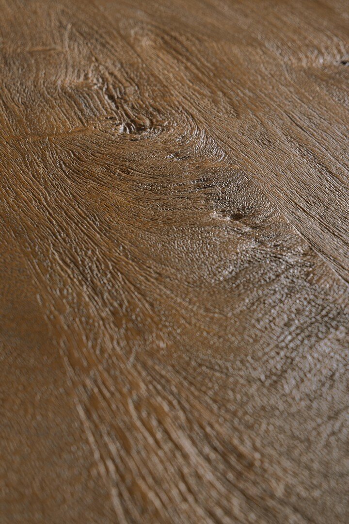 Esstisch Orlando Braun, Detail der ovalen Tischplatte