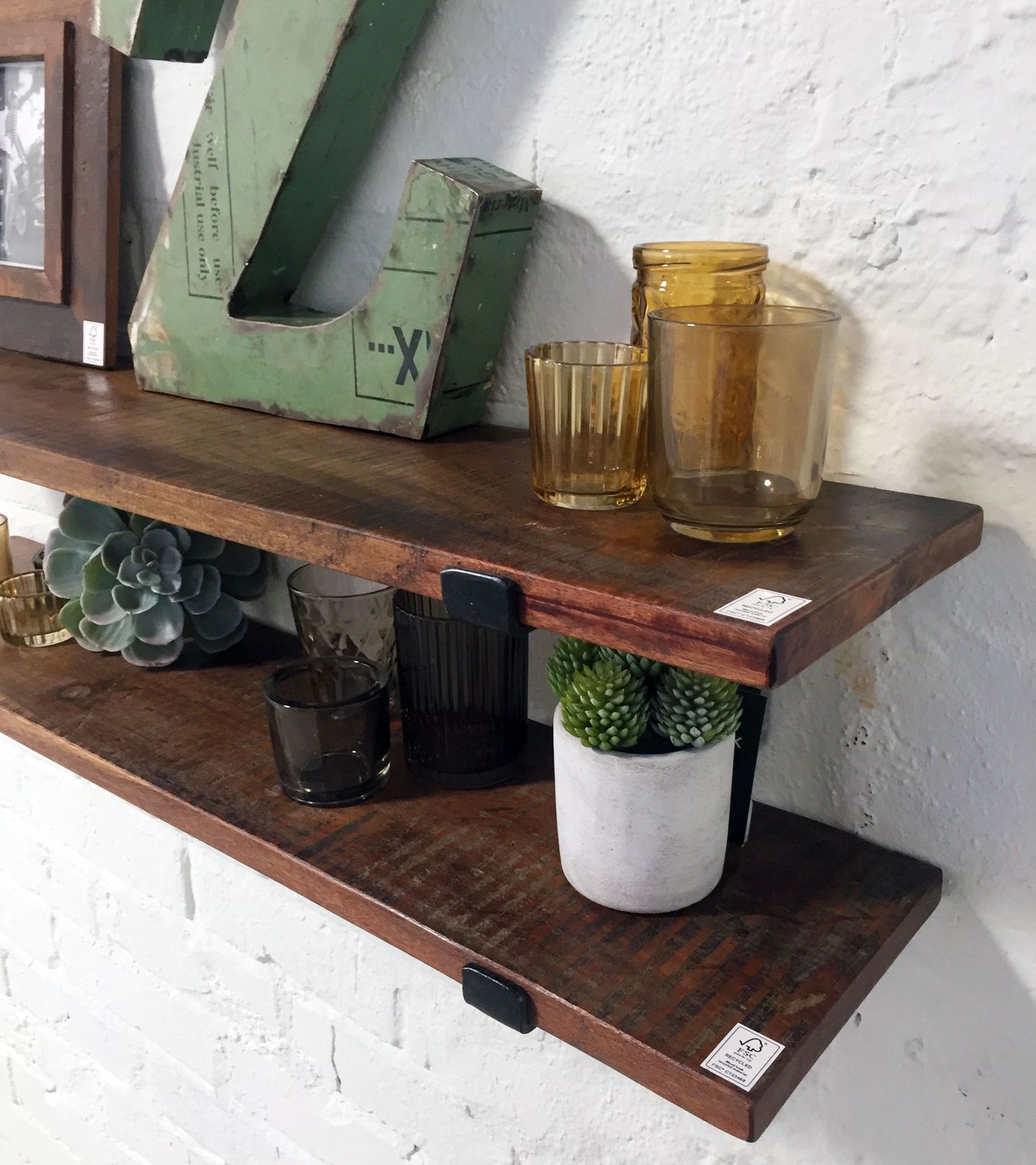 Wandregal aus Altholz im Vintage Design braun STUFF Loft