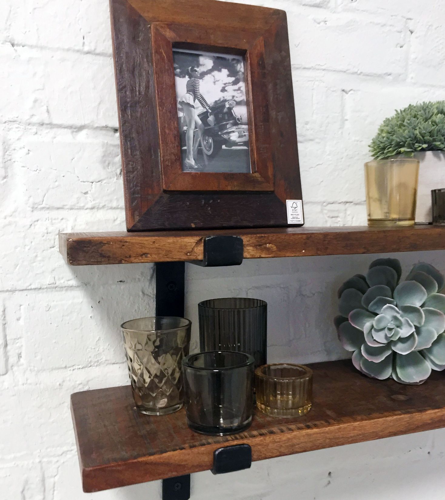 Wandregal aus Altholz im Vintage Design braun STUFF Loft