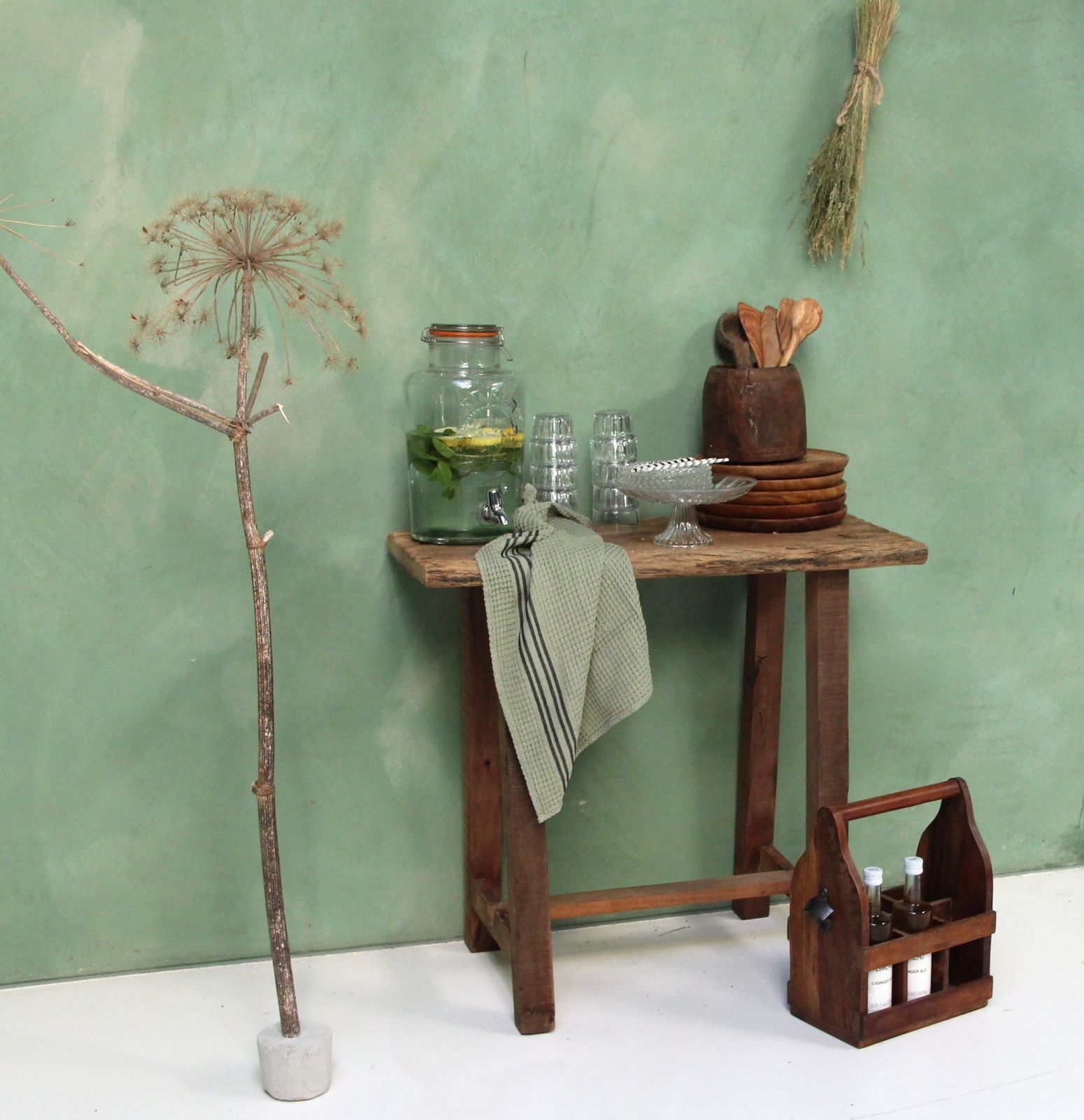 Flaschenträger aus Holz im Vintage Design mit Flaschenöffner