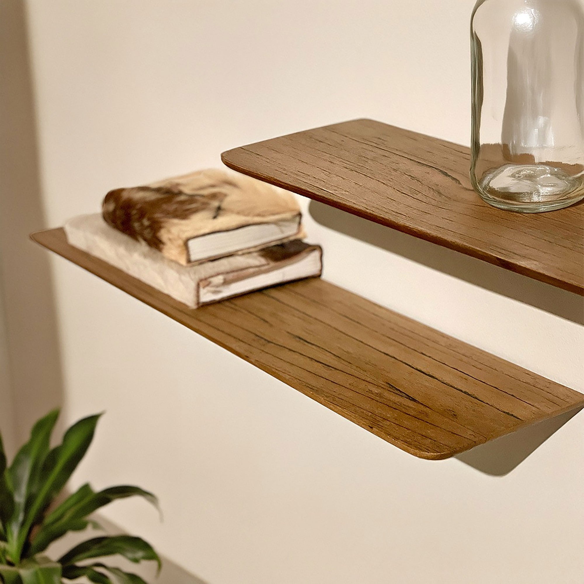 Wandregal Schweberegal Regal Wandboard aus Vintage Zedernholz | STUFF Shop