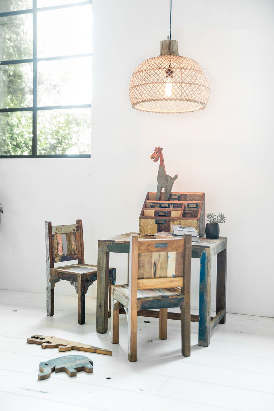 Kinderstuhl im Vintage Shabby-Chic aus Altholz