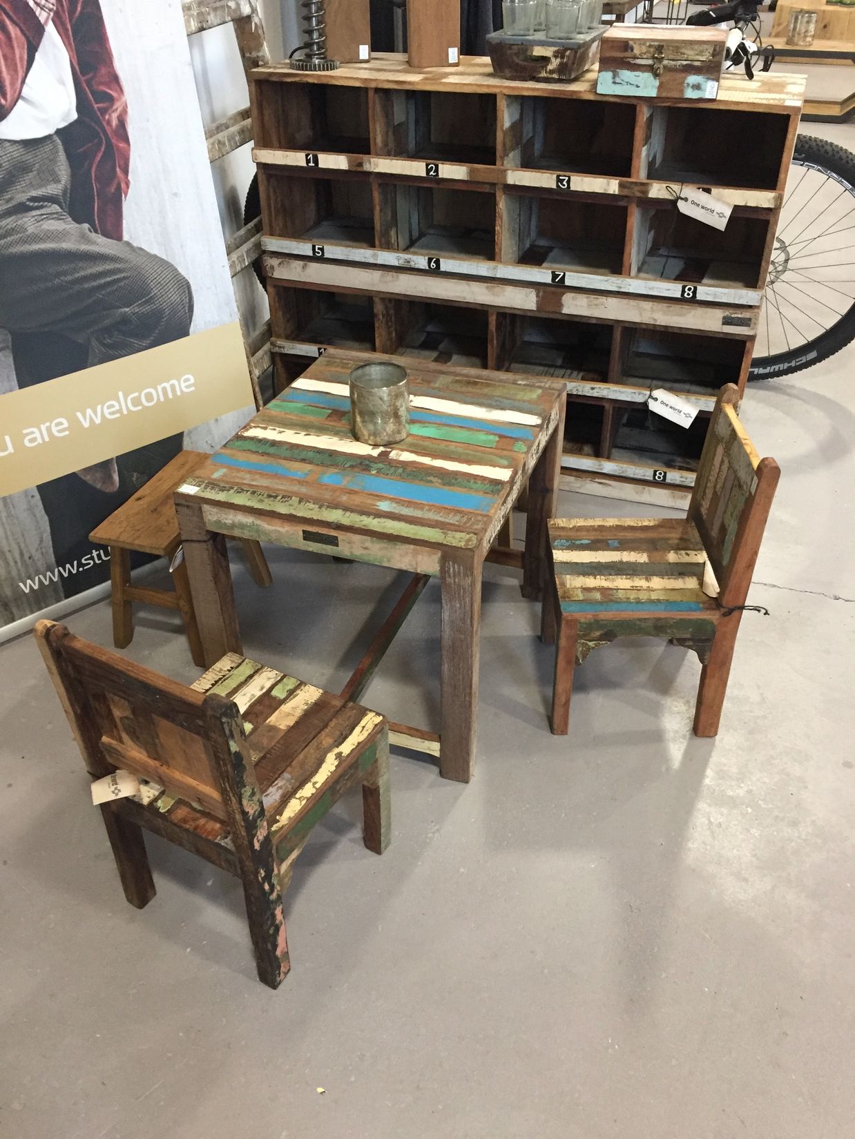 Kinderspieltisch aus Holz in Vintage Shabby-Chic