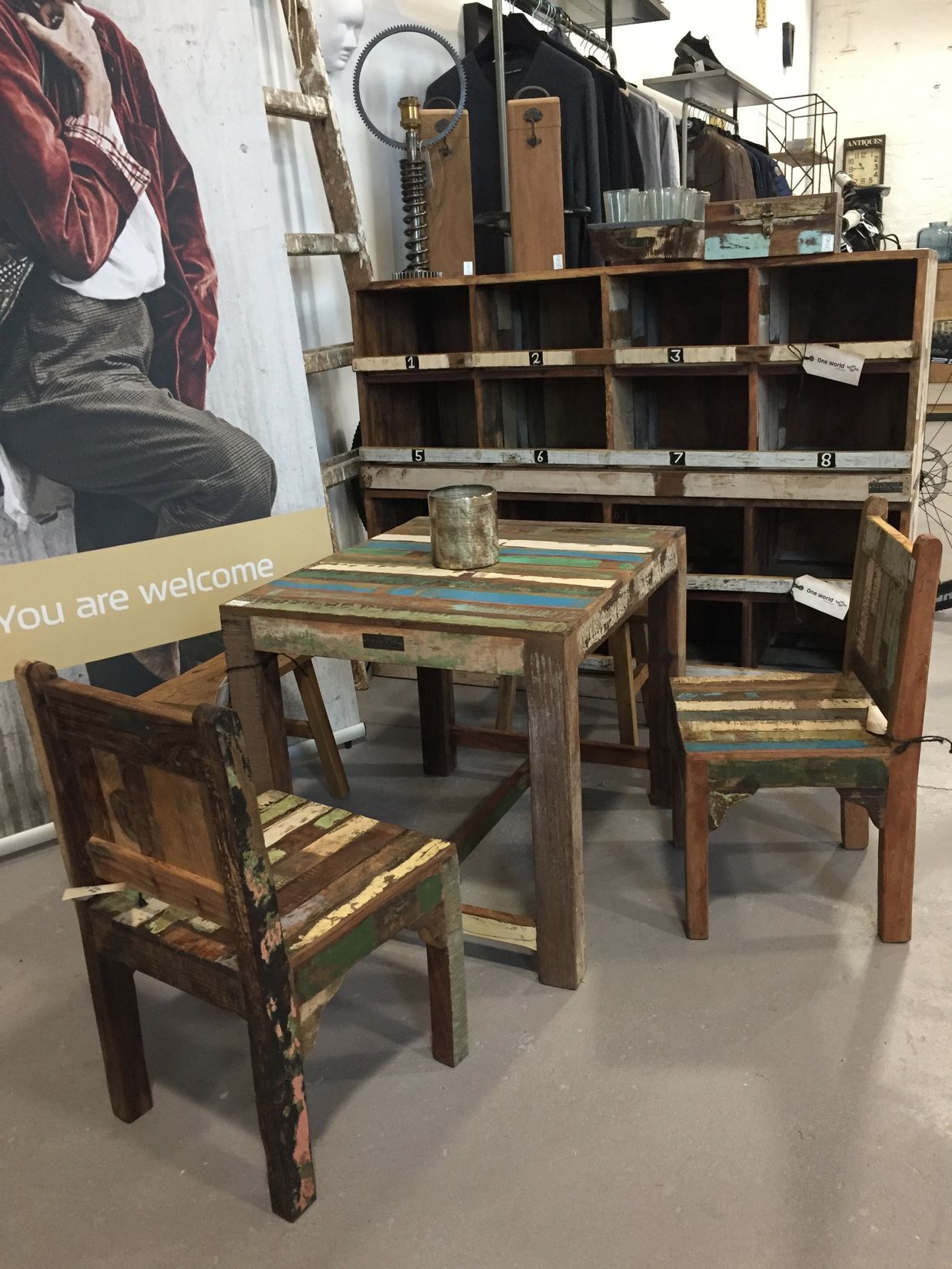 Kinderspieltisch aus Holz in Vintage Shabby-Chic