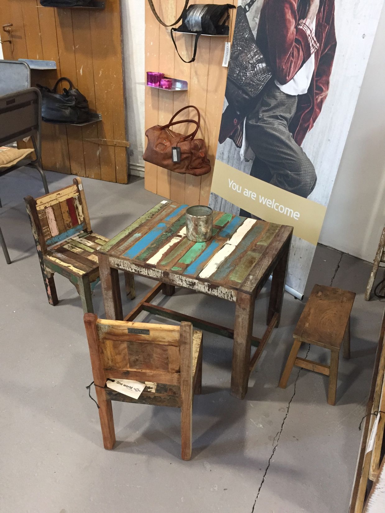 Kinderspieltisch aus Holz in Vintage Shabby-Chic