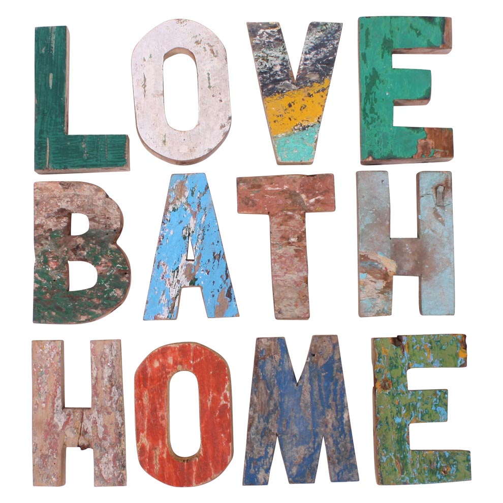 Handgefertigte Buchstaben aus Bootsholz mit maritimer Patina – nachhaltige Dekoration von STUFF Vintage Living