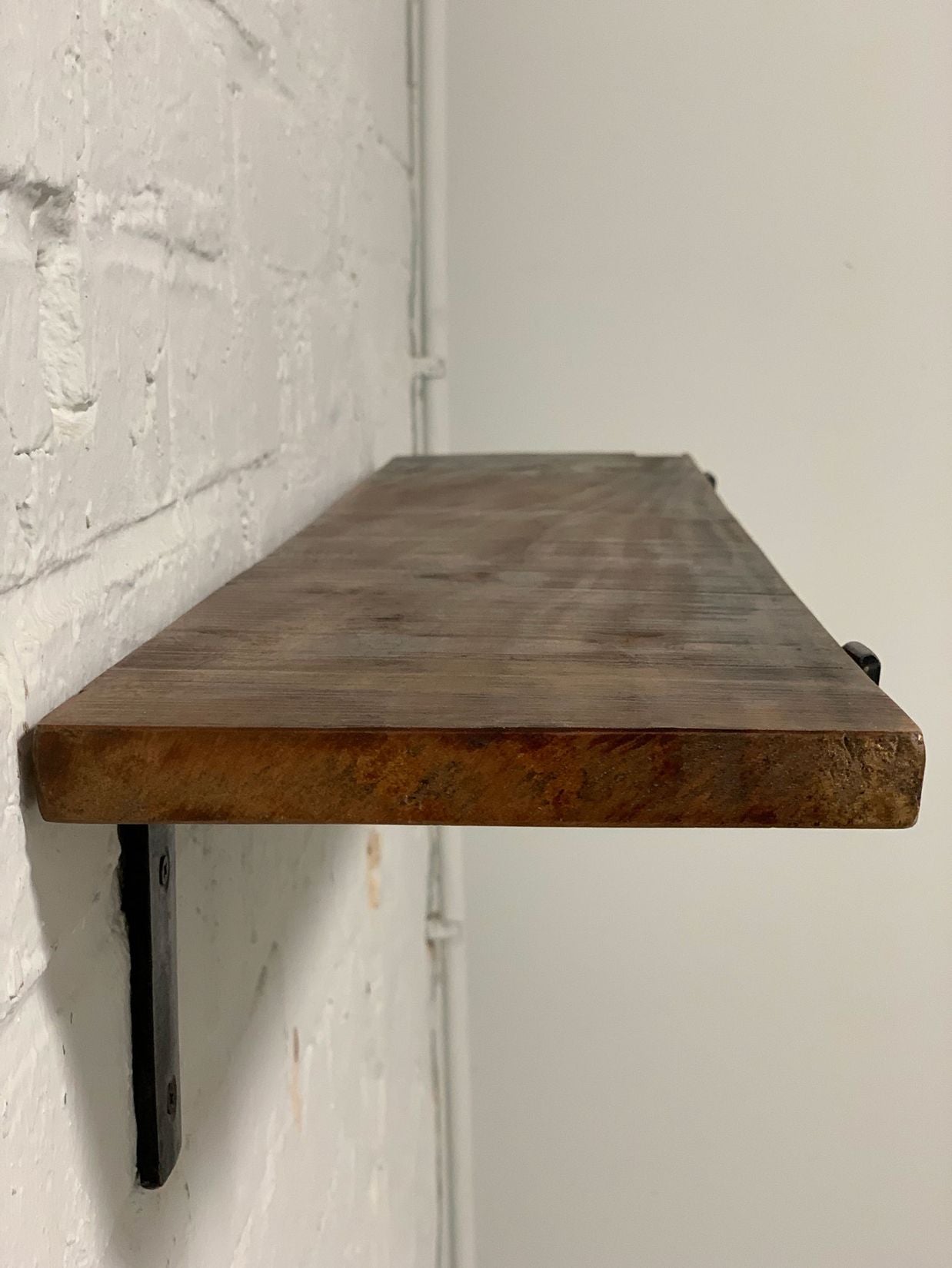 Wandregal aus Altholz im Vintage Design 120 cm von STUFF Loft