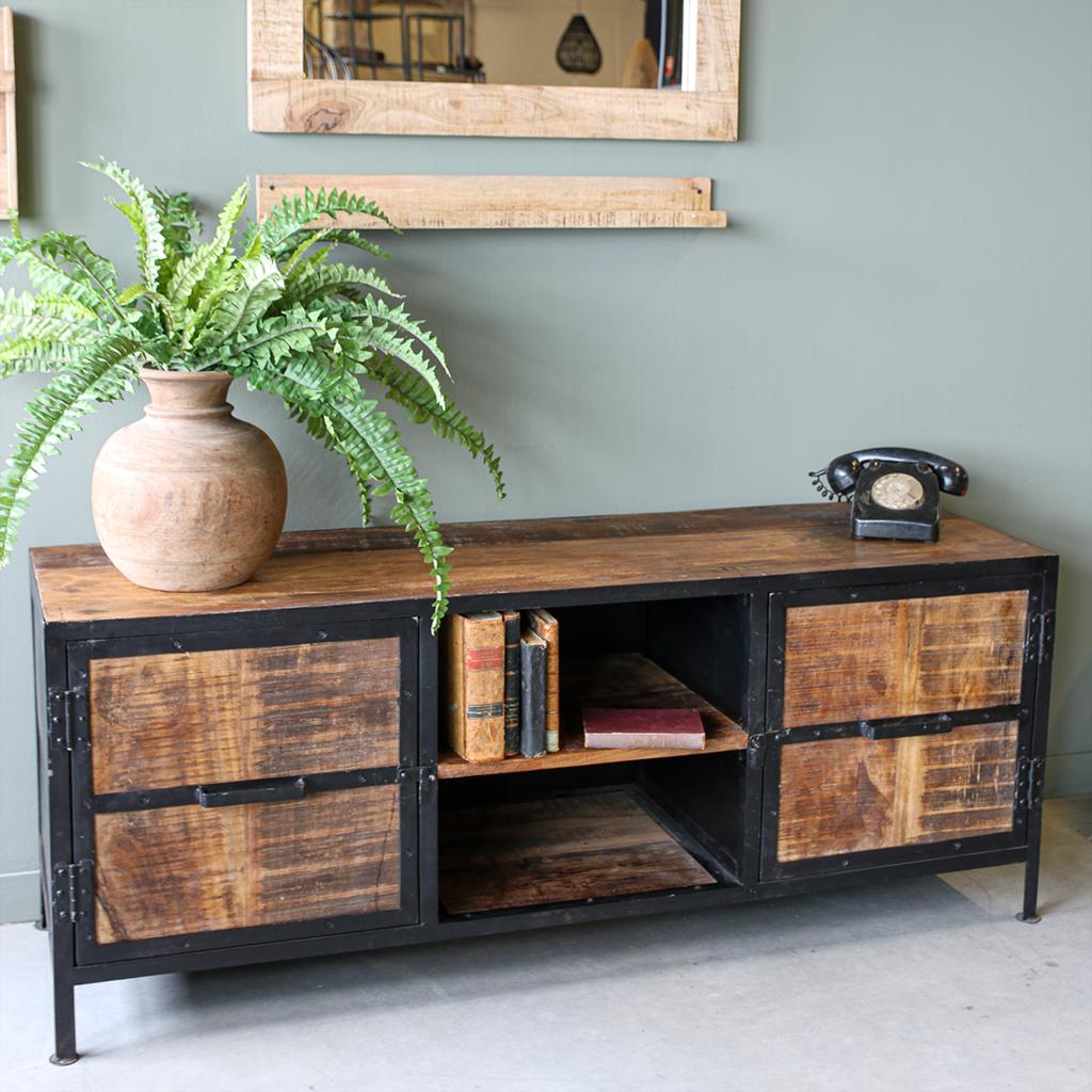 TV-Sideboard Heritage Industrial aus recyceltem Holz mit Metallgestell und Vintage-Patina