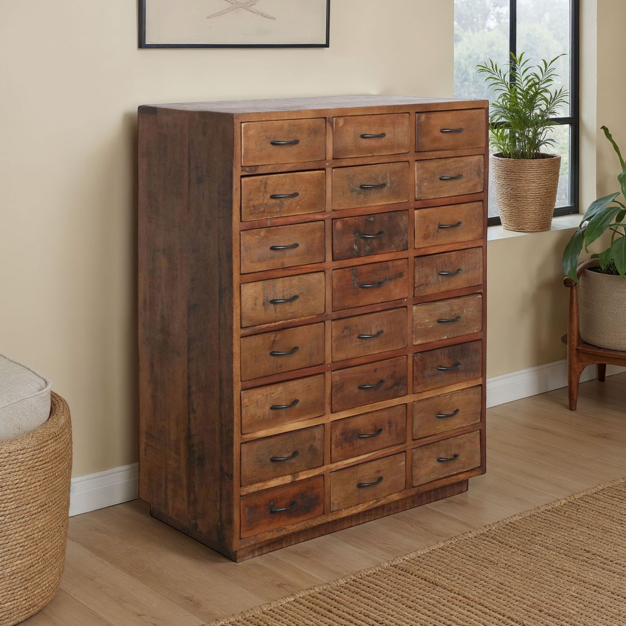 Kommode Heritage mit 24 Schubladen aus recyceltem Holz mit dunkler Patina und Metallgriffen im Vintage-Stil