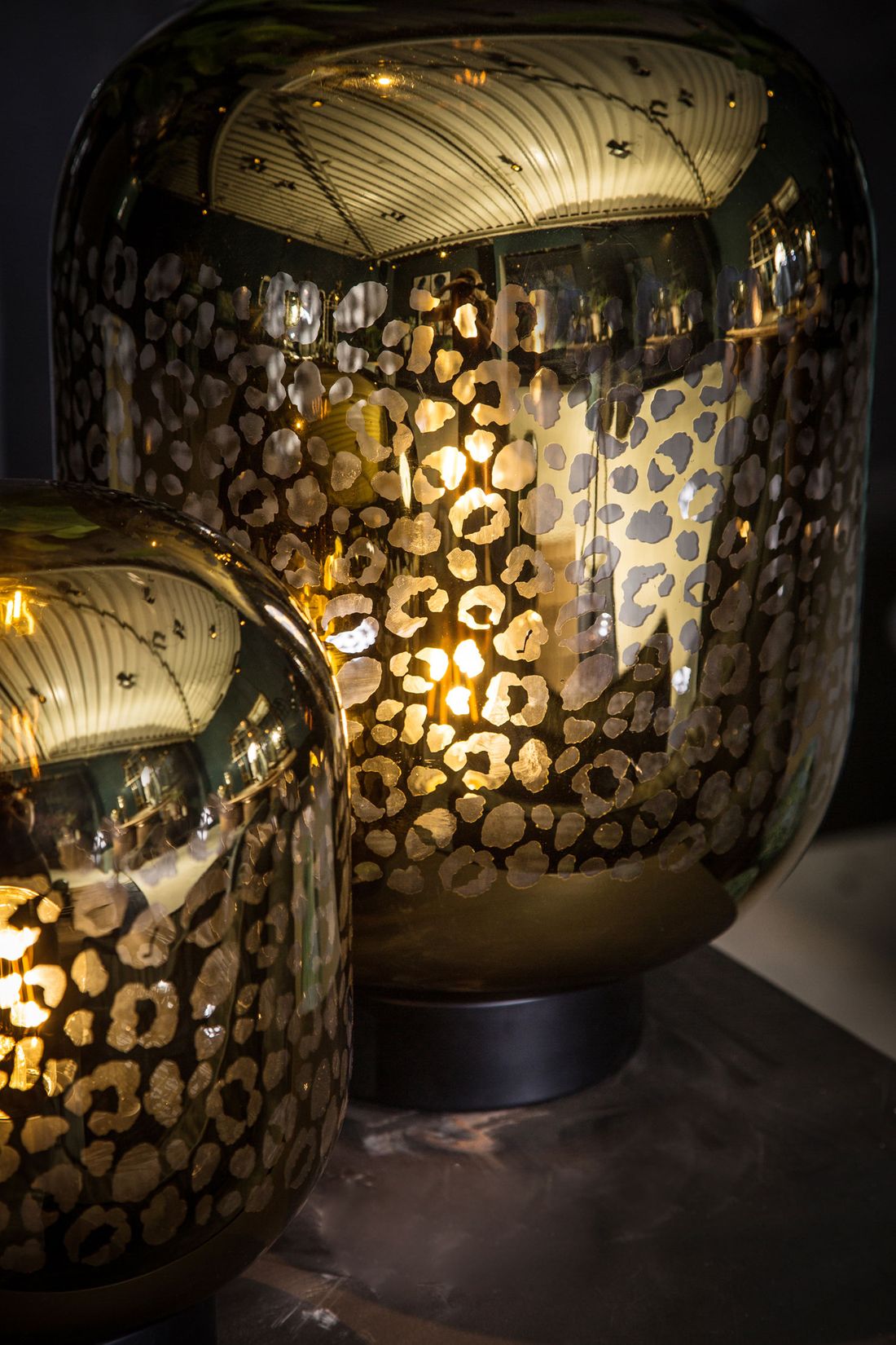 Tischleuchte Shevon Gold Leopard aus Glas, small