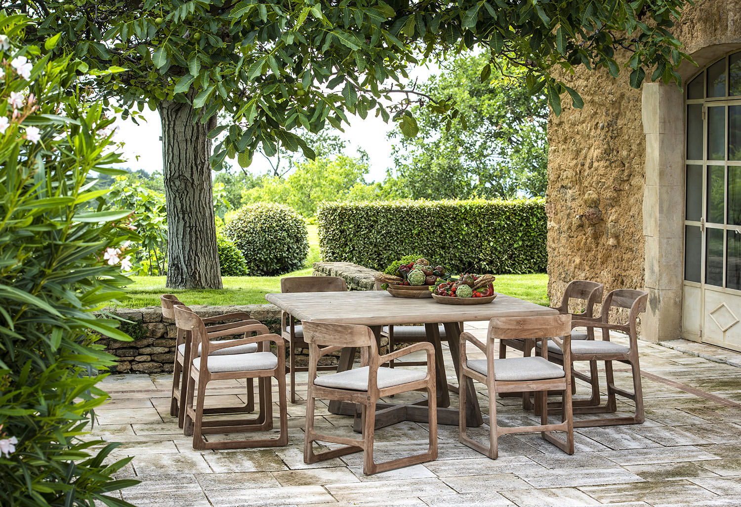 Teakholz Outdoor Esstisch Dennis large – Langlebig und wetterfest für das ganze Jahr - Gommaire