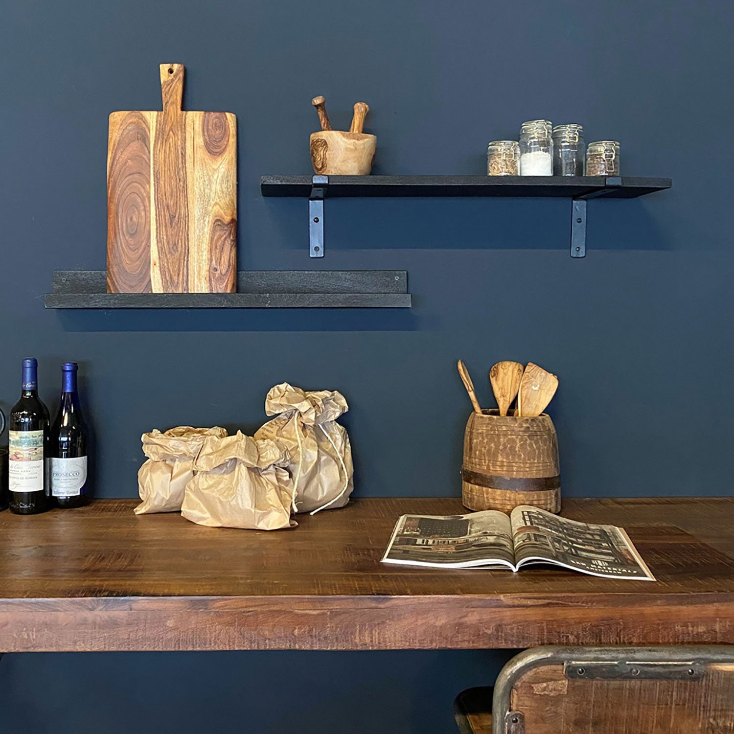 Wandregal Factory Black aus Altholz im Vintage Design schwarz | STUFF Loft