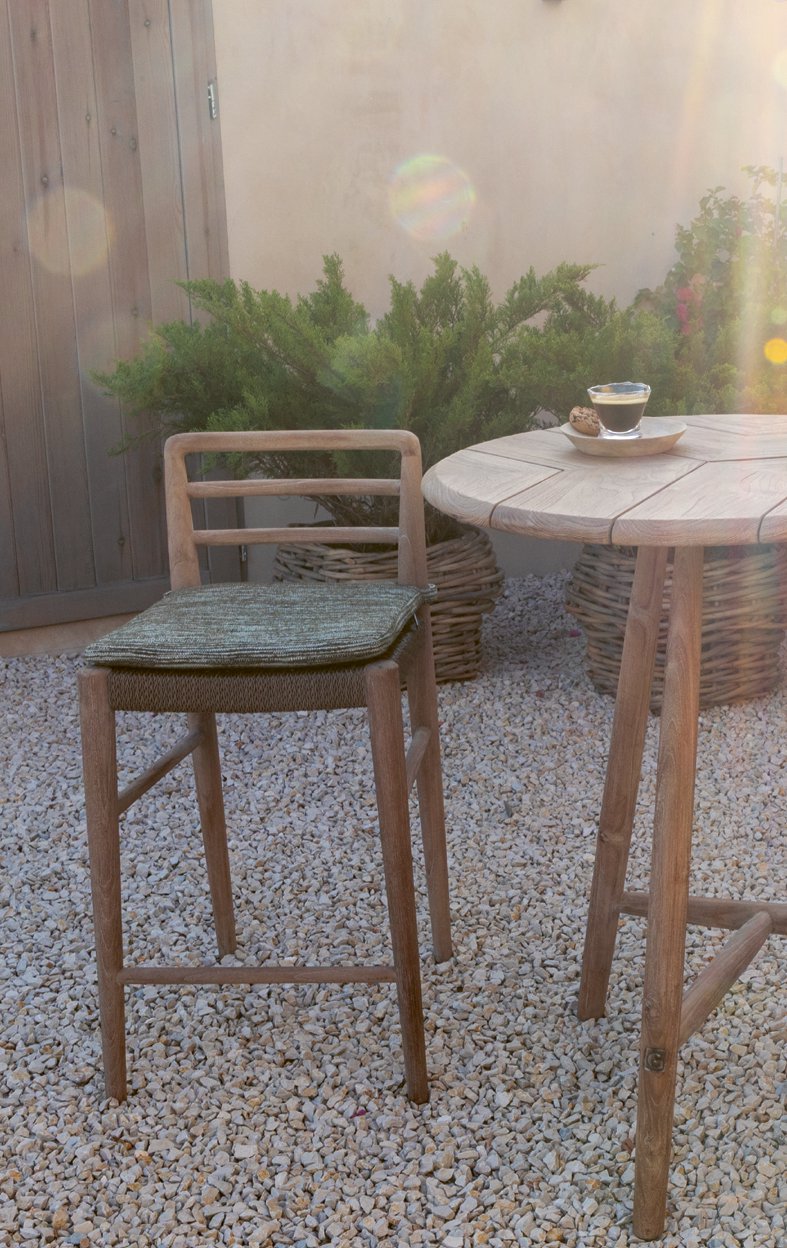Barstuhl Jared Teak aus massivem Teakholz Natural Grey mit handgeflochtenem Sitz aus PE Wicker Antique Weed | optional mit Sitz- oder Sitz- & Rückenpolster
