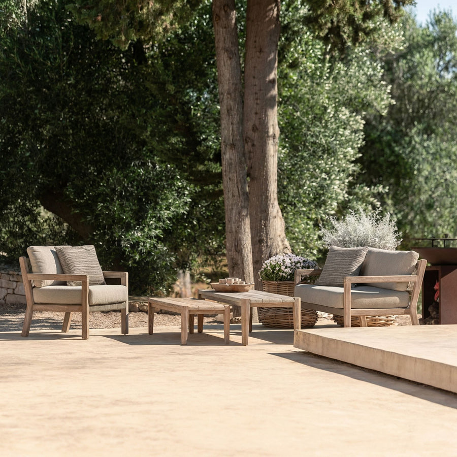 Outdoor Couchtisch Floor Large aus recyceltem Teakholz in Natural Grey von Gommaire | STUFF Shop
