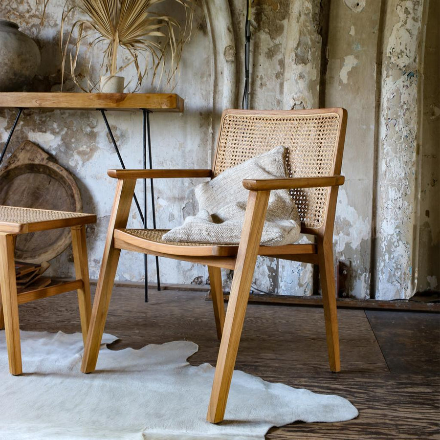 Armlehnenstuhl Heritage Cane Natur aus Teakholz mit Wiener Geflecht | STUFF Loft