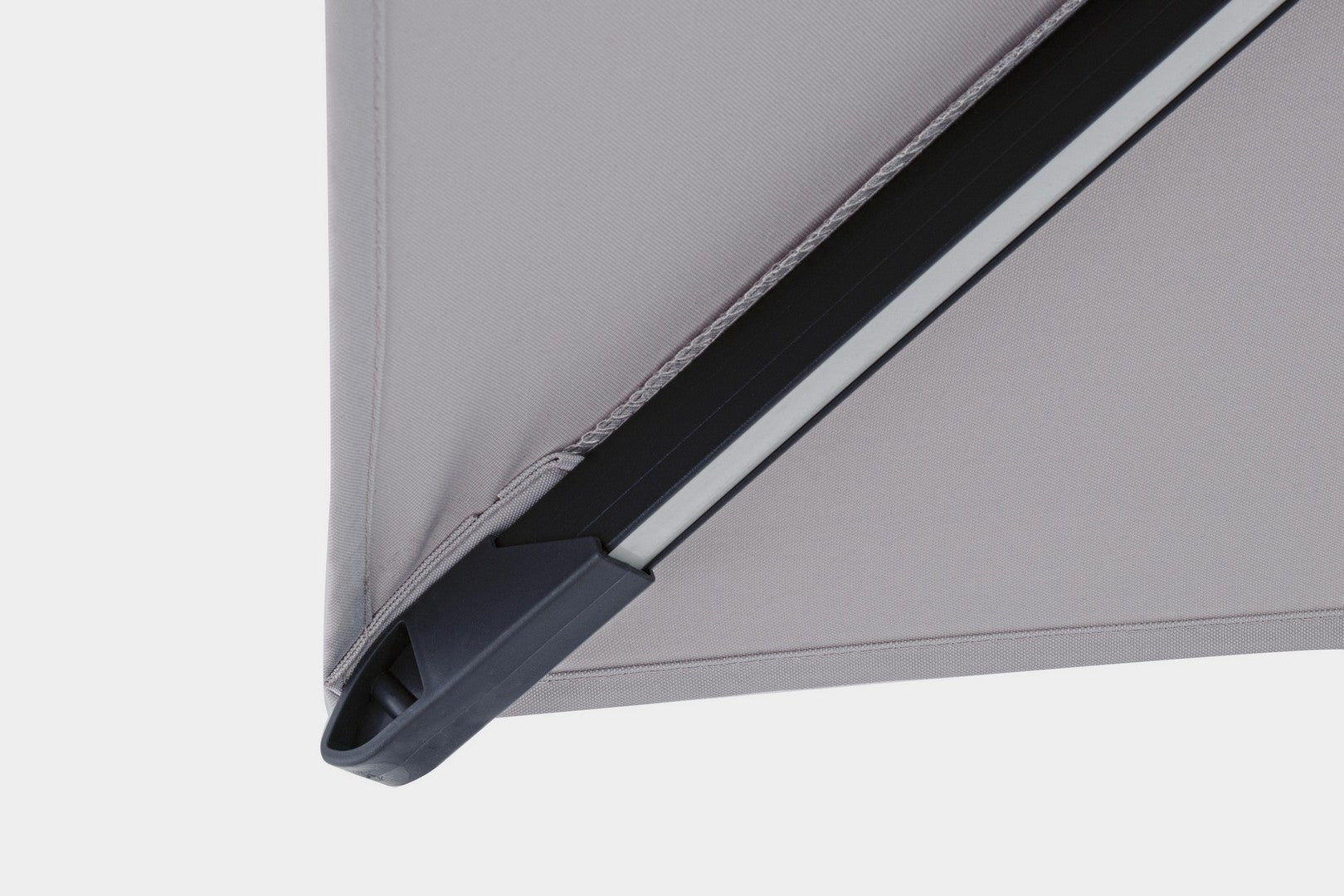 Outdoor Sonnenschirm Ines 3 x 3 m mit LED-Beleuchtung in Anthrazit und Hellgrau | Bizzotto bei STUFF Shop kaufen