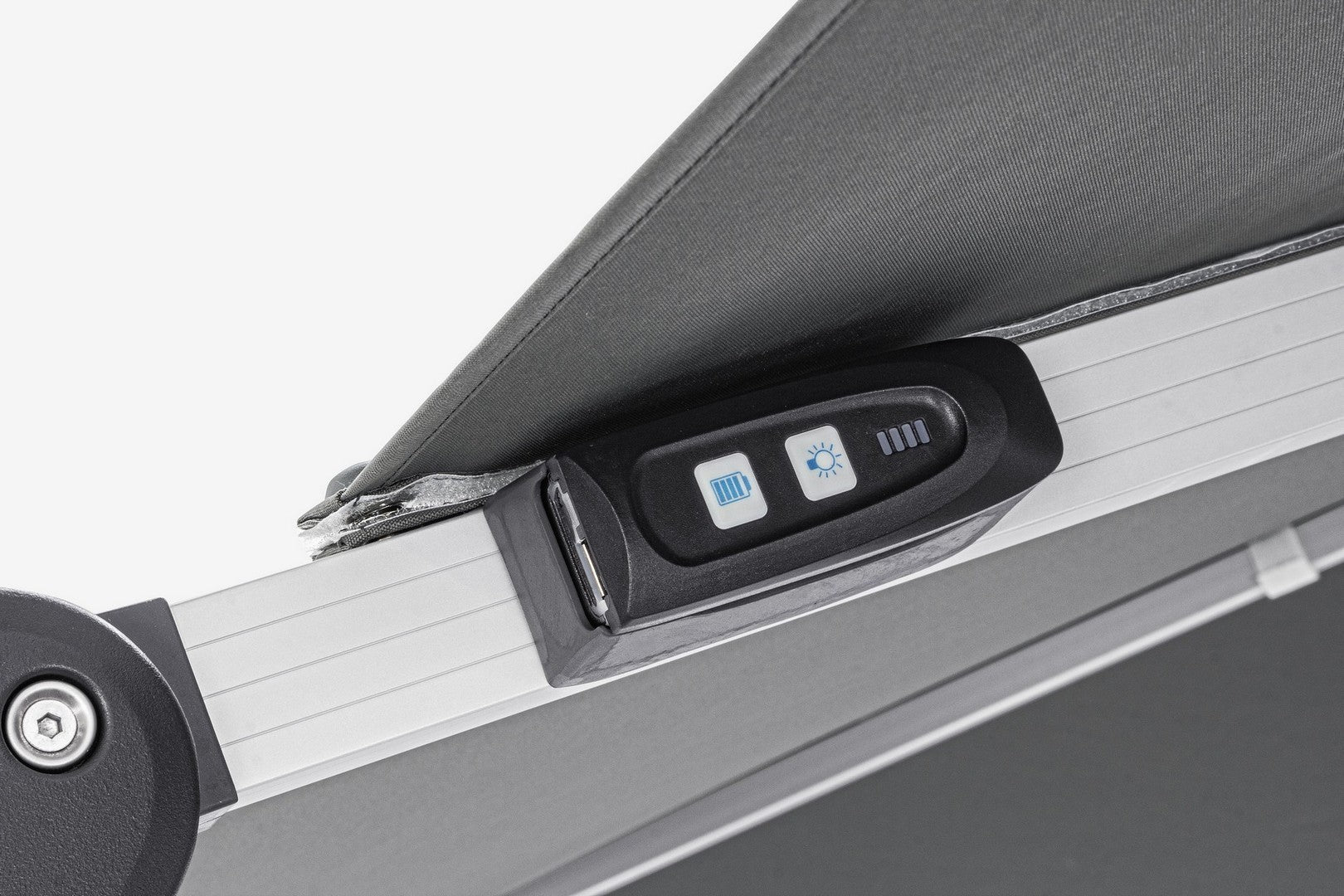 LED-Beleuchtung und Bedienfeld am Sonnenschirm Ines Elox mit Solarpanel I Bizzotto bei Stuff Shop kaufen