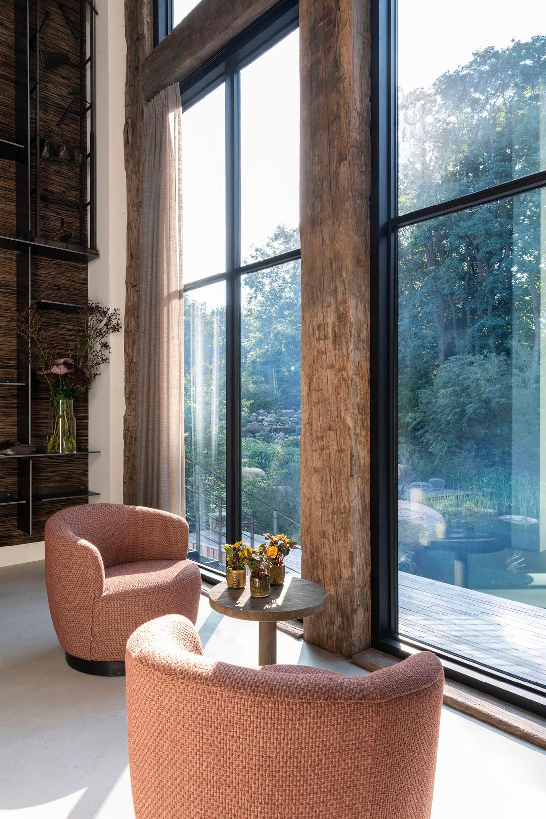 Club-Sessel Nathan Sand von Gommaire mit Drehfunktion