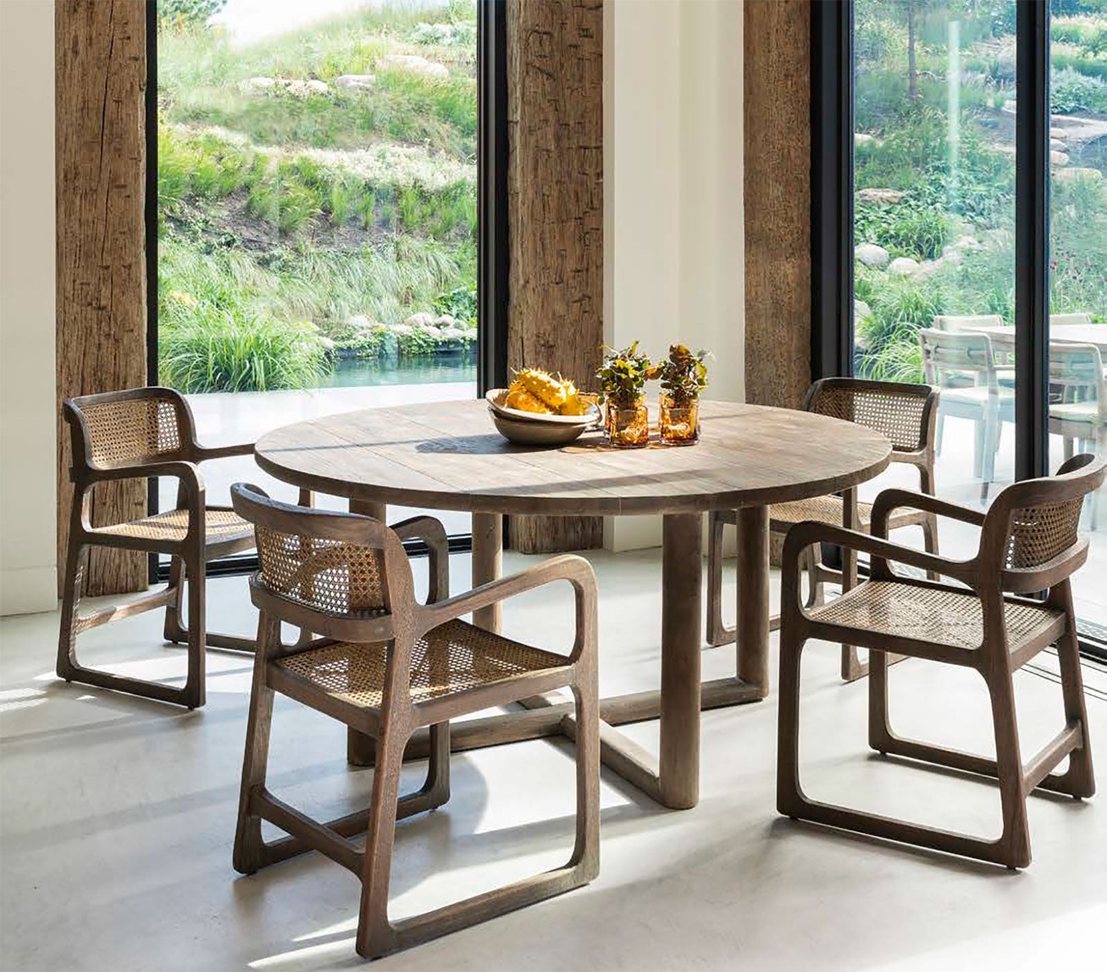 Runder Esstisch Justin Ø160 aus recyceltem Teakholz in Authentic Grey von Gommaire