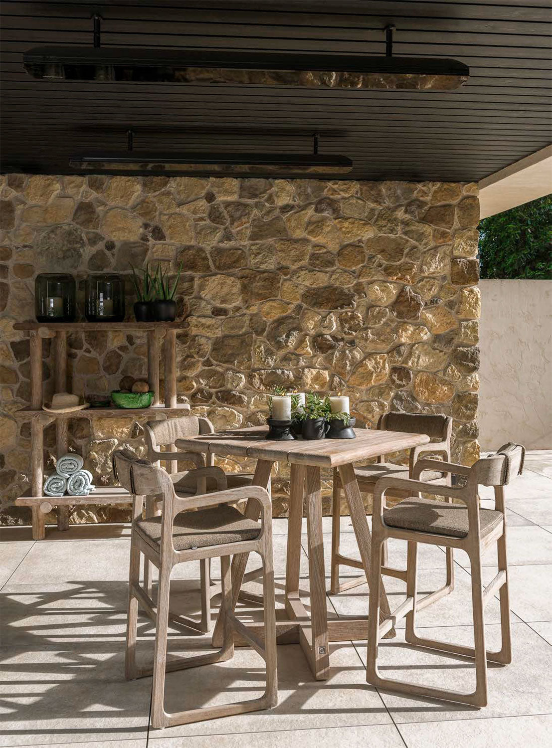 Barstuhl Sally inkl. Polster am Bartisch von Gommaire