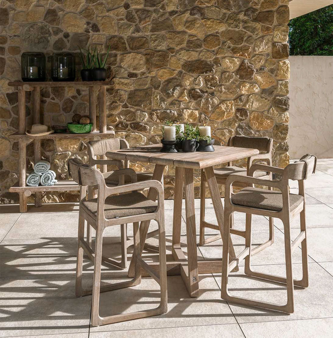 Barstuhl Sally inkl. Polster am Bartisch von Gommaire