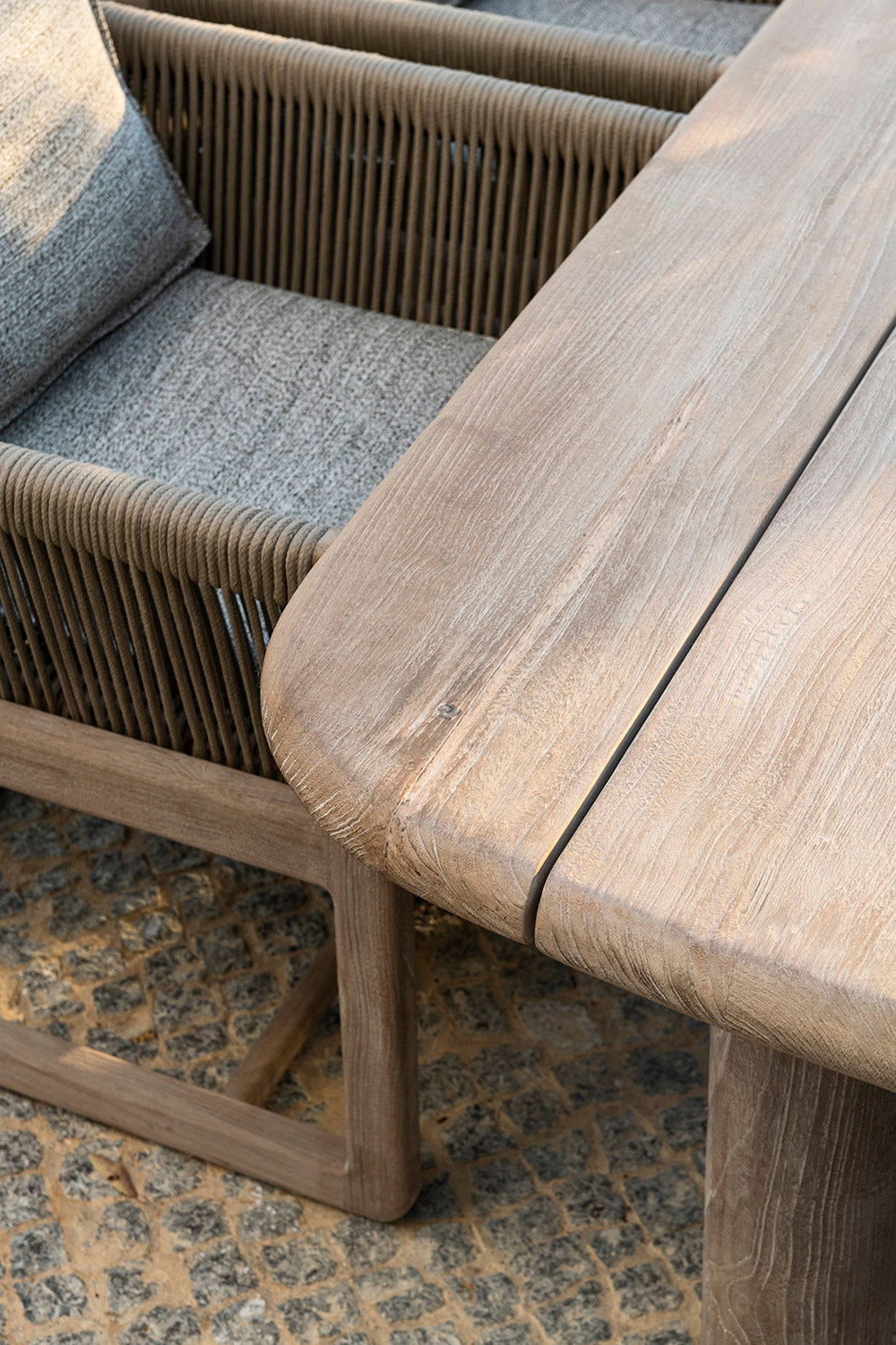 Flacher Outdoor-Esstisch Carlo XXL - Gommaire | STUFF Shop