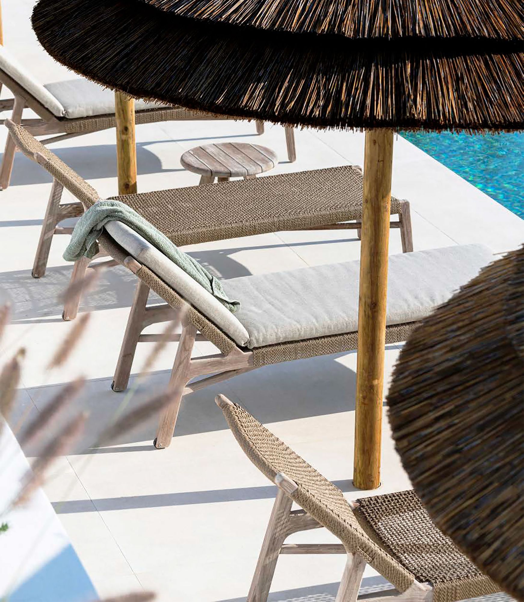 Elegante Teakholz Outdoor Liege Fiona inkl. Polster | Perfekt zum Entspannen im Garten - Gommaire