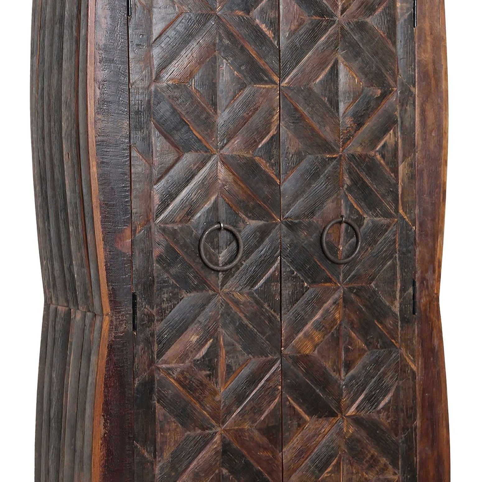 Handgefertigter 'Vintage Barrel Schrank' aus recycelten Whiskyfässern im modern-rustikalen Design für ein stilvolles Wohnambiente.