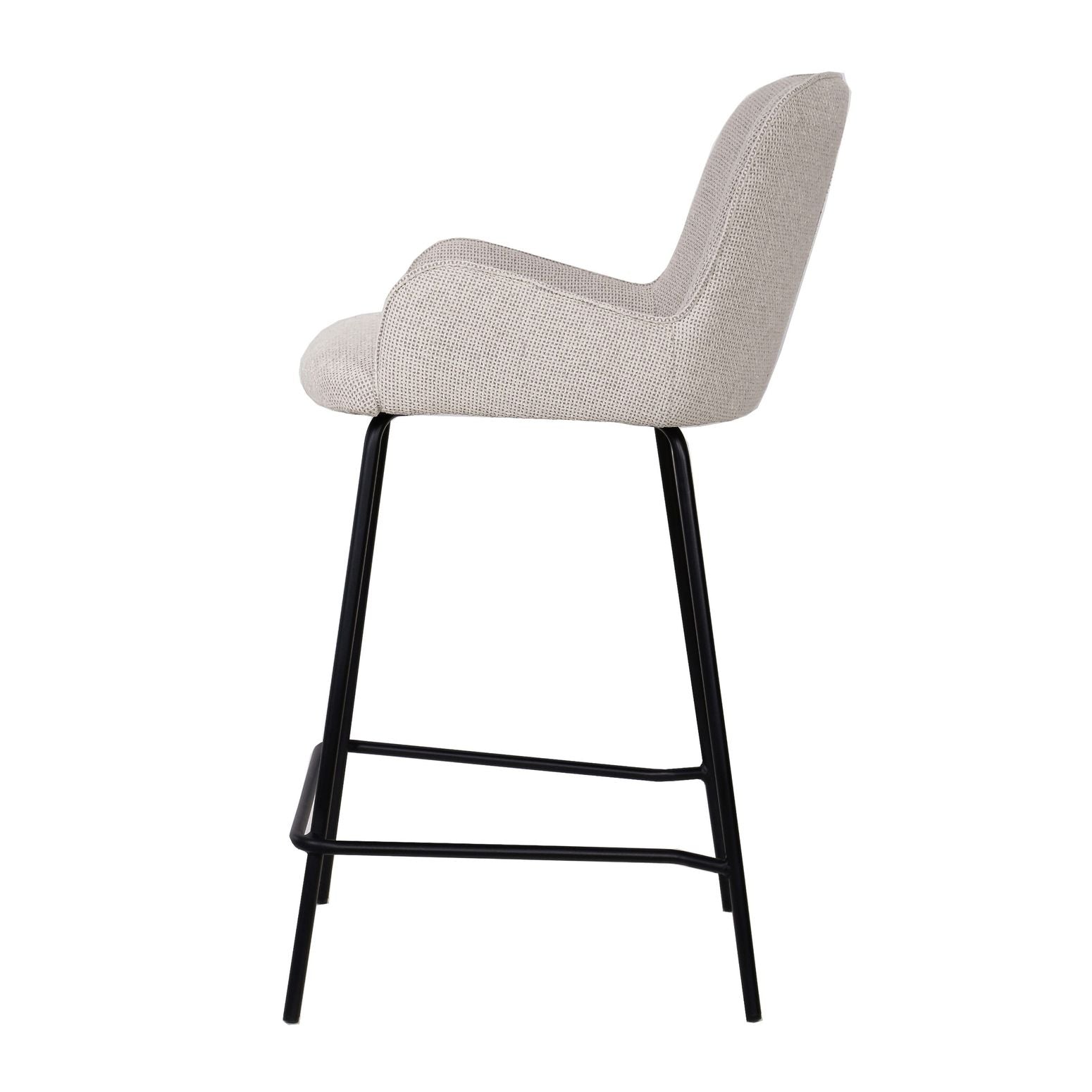 Moderner Barhocker Leander in Creme mit gepolsterter Sitzfläche und stabilen schwarzen Metallbeinen.