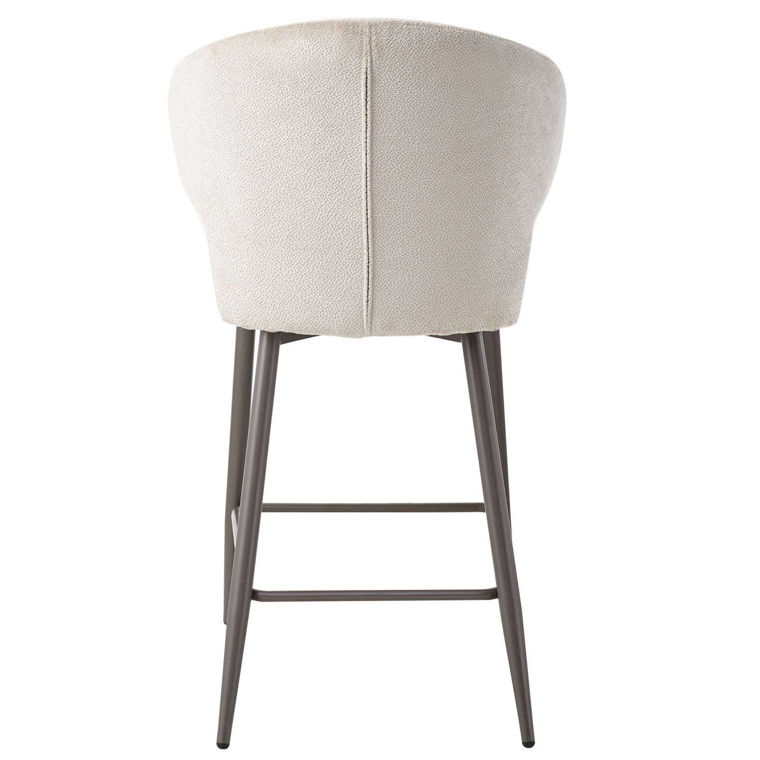 Der Barhocker Ares in Creme mit weicher Polsterung und eleganten moccafarbenen Metallfüßen für zeitlose Bar-Eleganz.