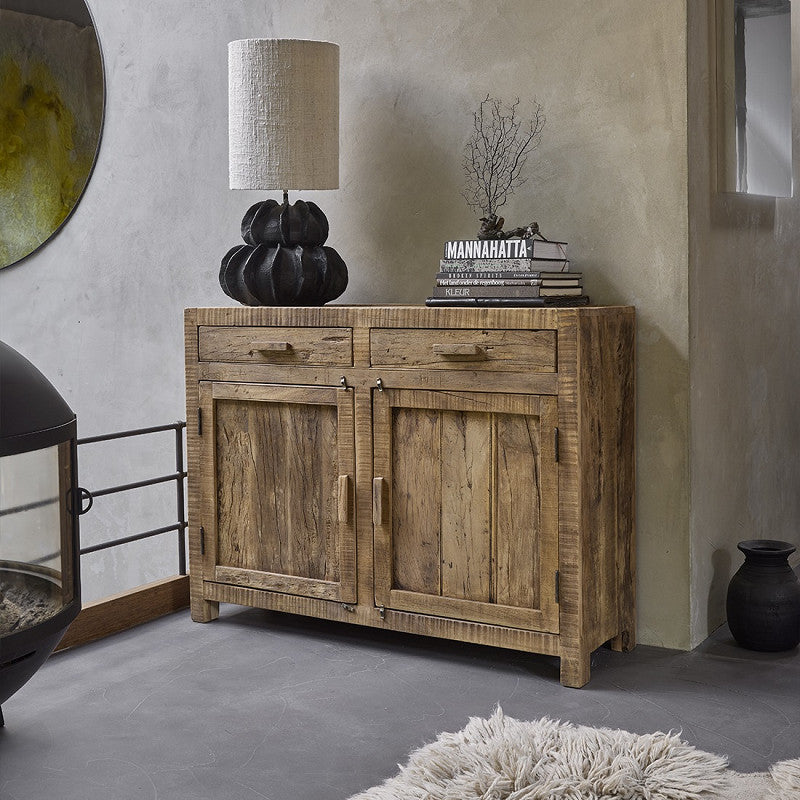 Rustikales Grainwood Sideboard mit charaktervollem recyceltem Holz und einem natürlichen, geschichtsträchtigen Finish.