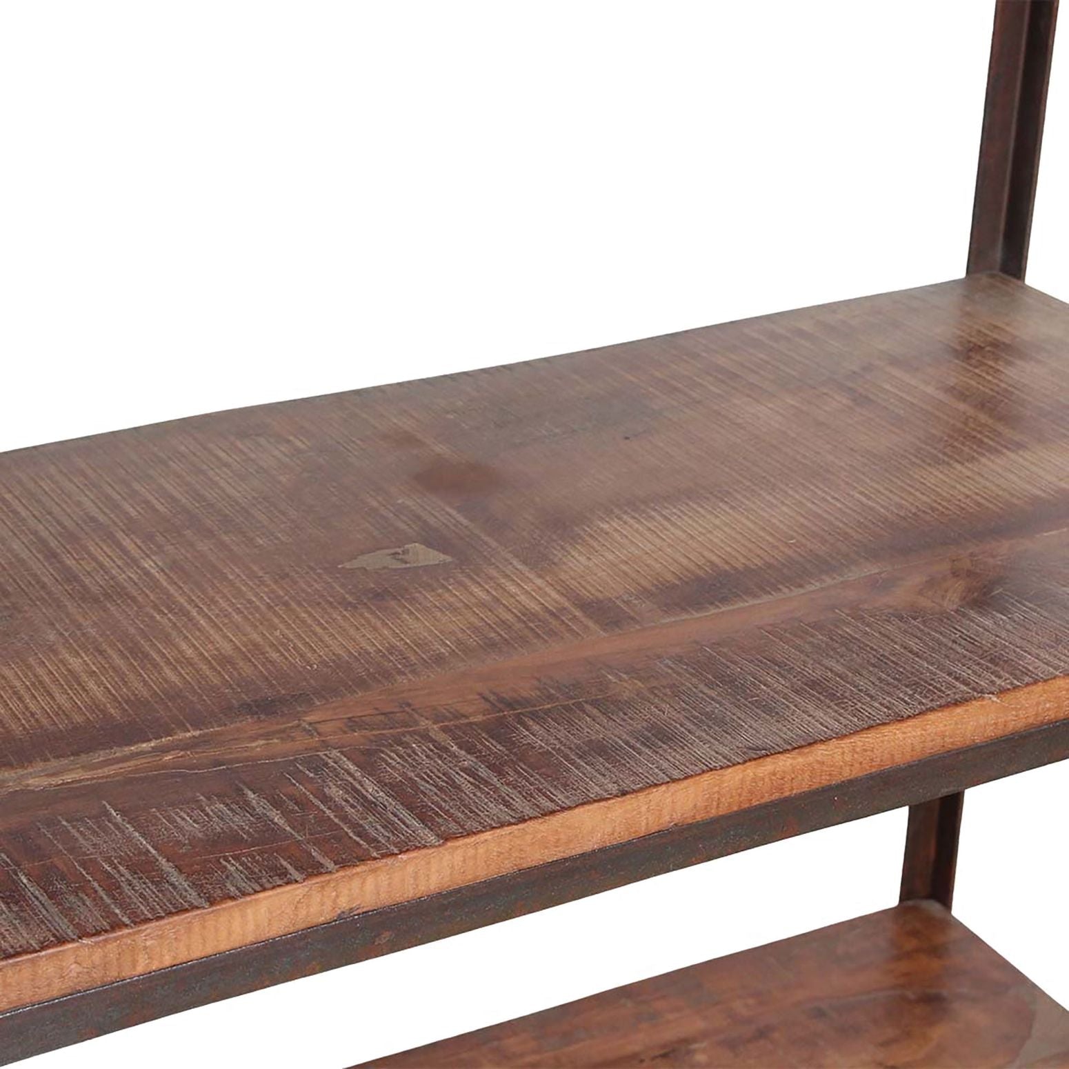 Detailansicht der Holztextur auf den Regalböden des Factory Regals von STUFF Loft