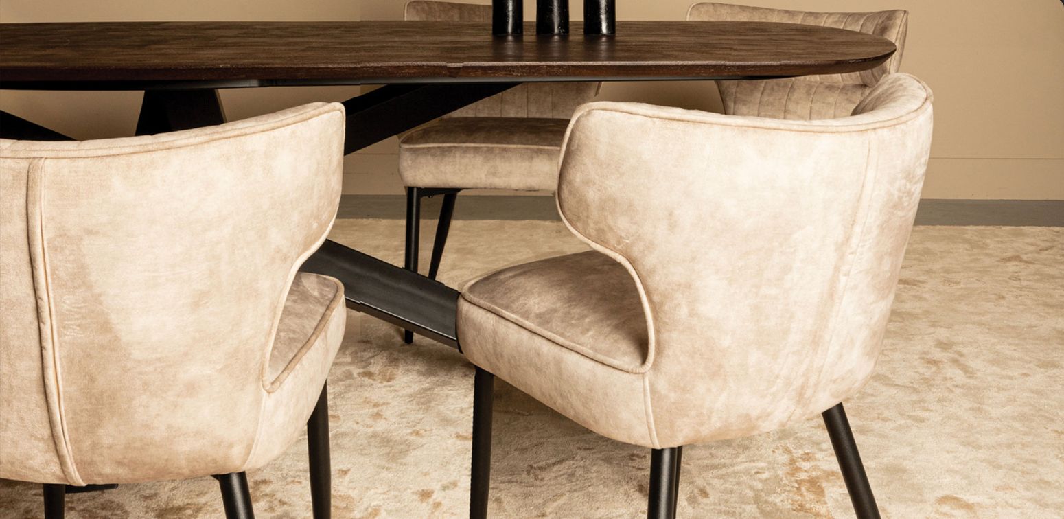 Farbmuster Ansicht des PTMD Marth Stuhls in Creme, ideal für stilvolle Esszimmer.