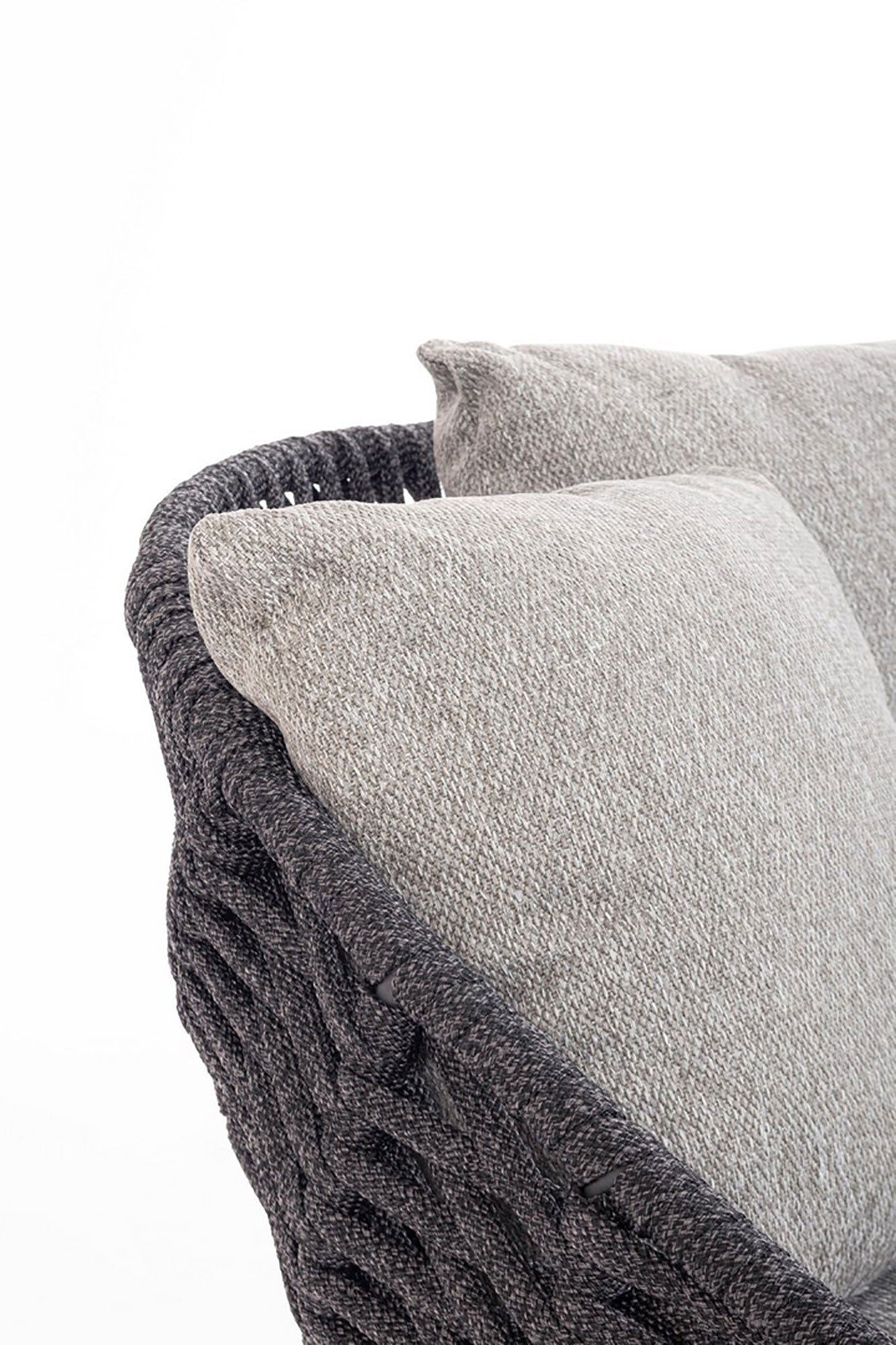 Detailansicht des Daybeds Tamires in Anthrazit, hervorgehoben durch das detailreiche Polypropylen-Seilgeflecht | Bizzotto bei STUFF Shop kaufen