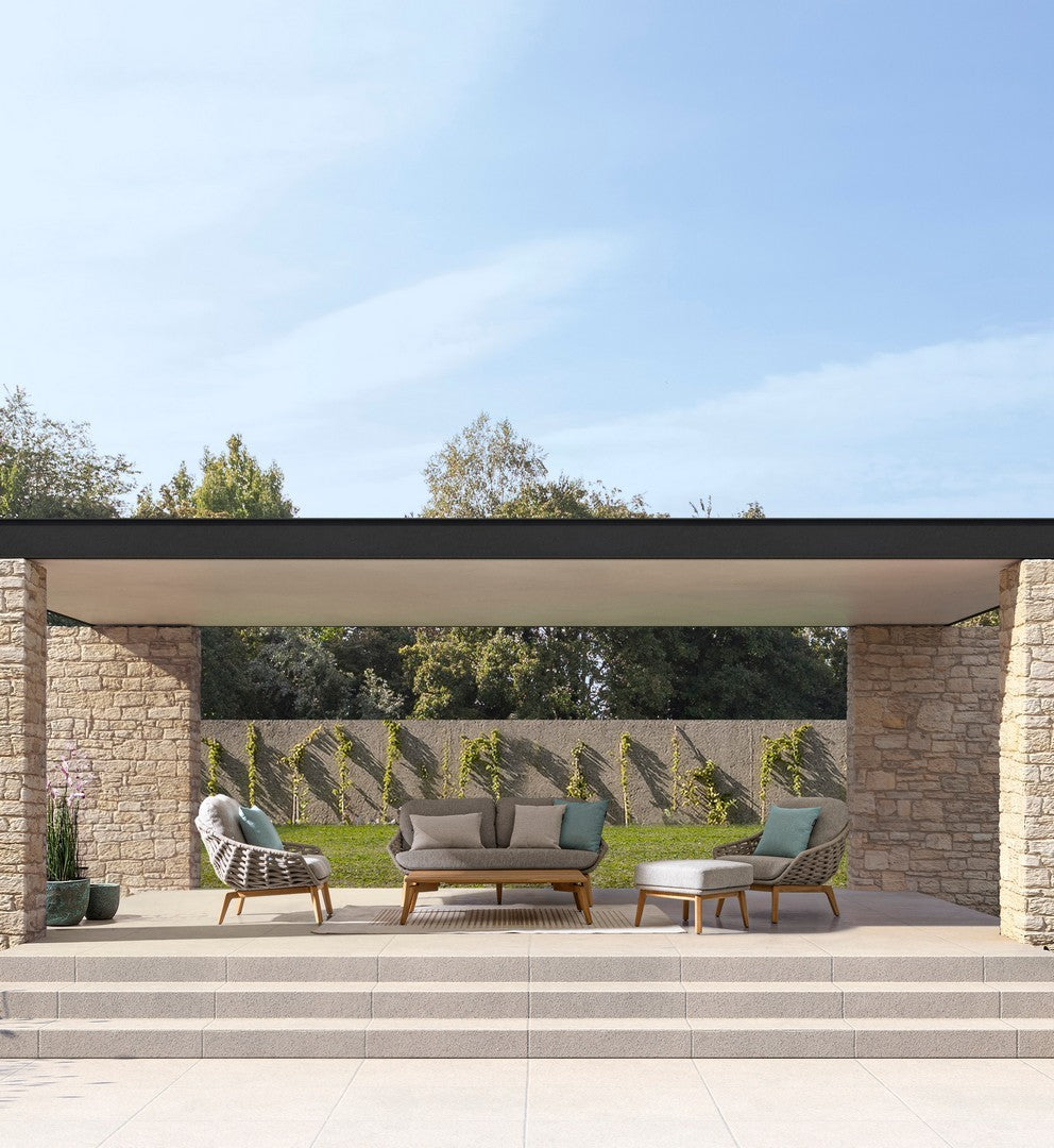 Couchtisch Tamires Outdoor kombiniert mit modernen Outdoor-Sesseln