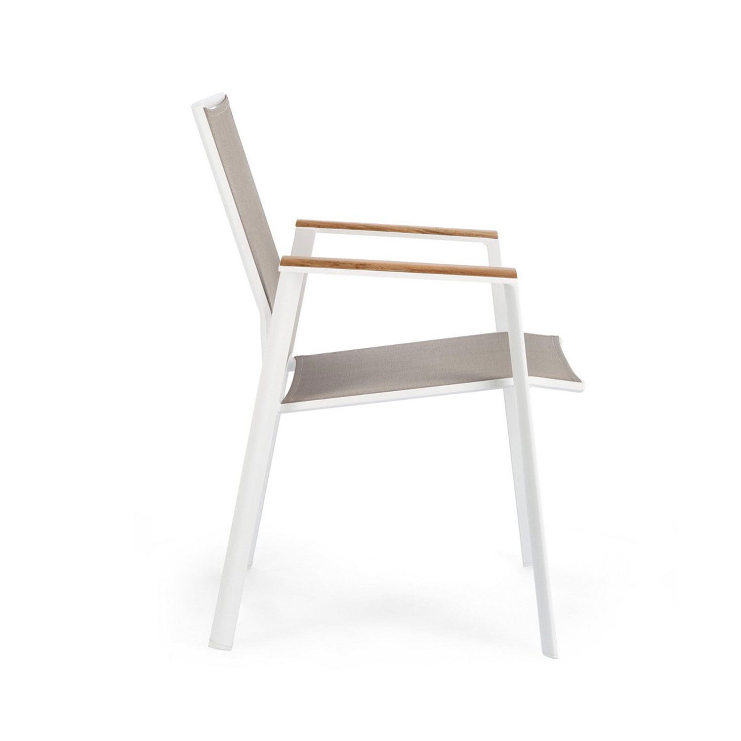 Moderner Outdoor Stuhl Cameron in Weiß mit Teakholz-Armlehnen und Textilene-Bezug.