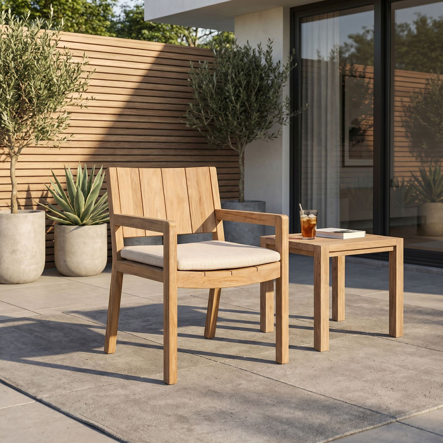 Armlehnenstuhl Mario Teak aus massivem Teakholz Natural Grey | handgefertigt und wetterfest | optionales Sitzpolster in exklusiven Outdoor-Stoffen