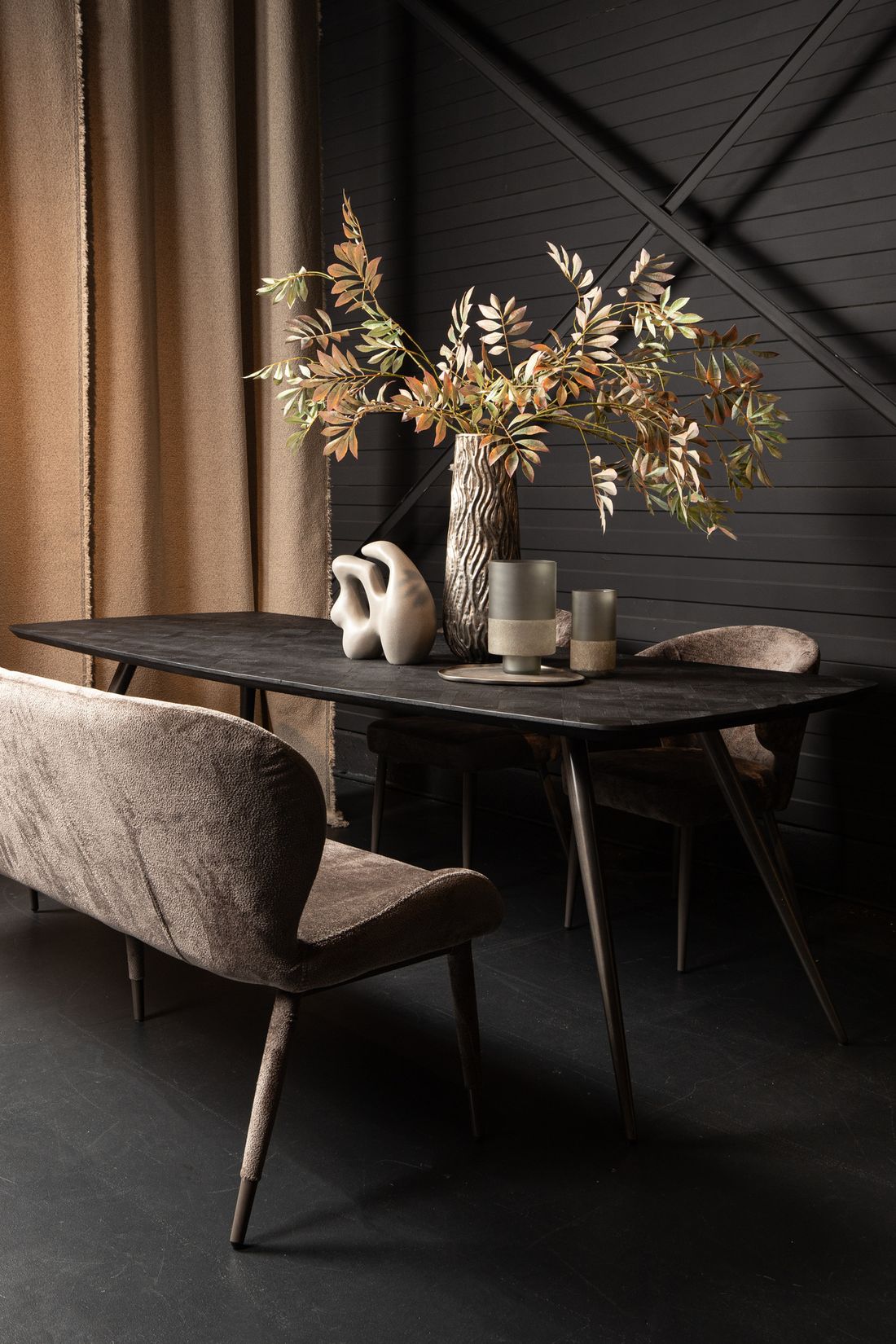 Thor Dining Bench Aphrodite Mocca im Essbereich