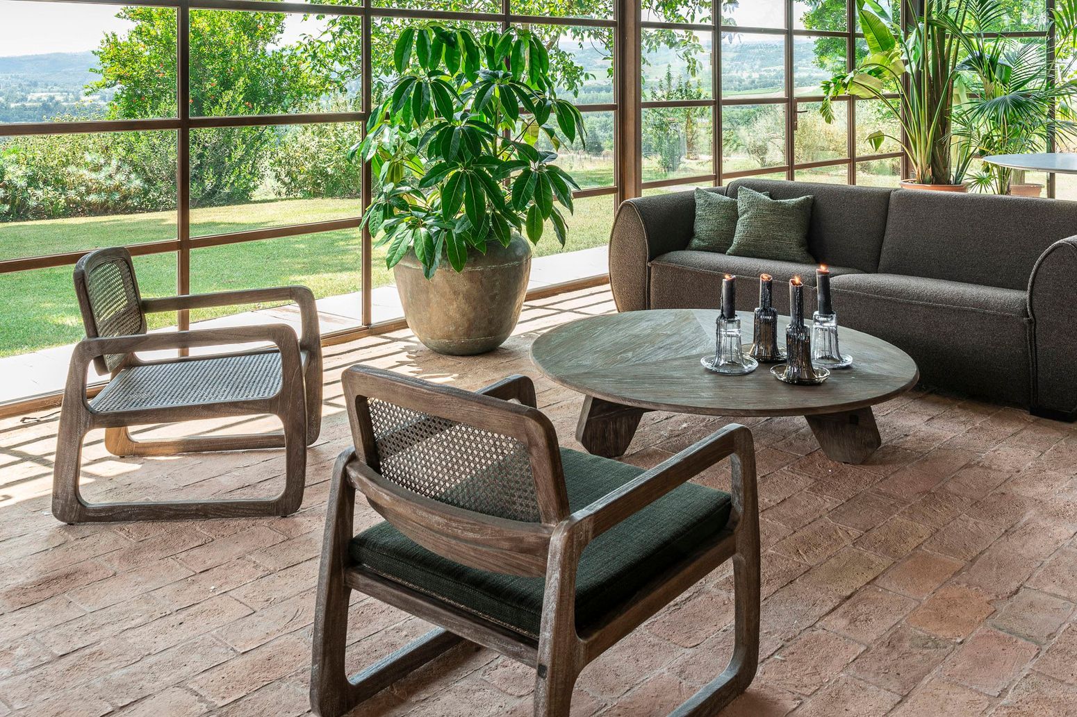 Couchtisch Day Medium Teak von Gommaire in authentischem Braun