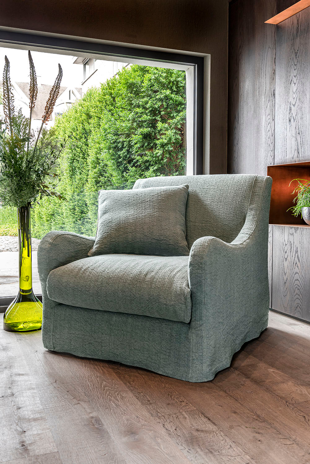 Sessel Bernard von Gommaire mit Cover in hochwertigem Stoff aus europäischer Herstellung | bei STUFF Shop kaufen