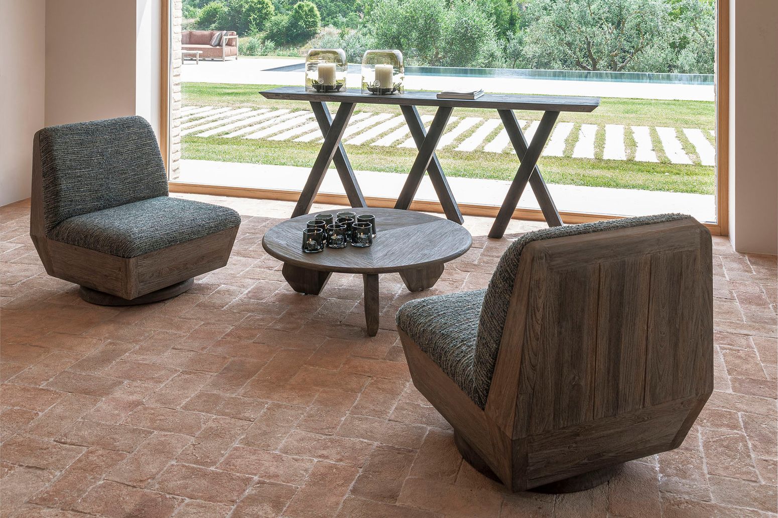 Sessel drehbar Jules Teak | Elegantes Design & Komfort | Gommaire bei STUFF Shop kaufen