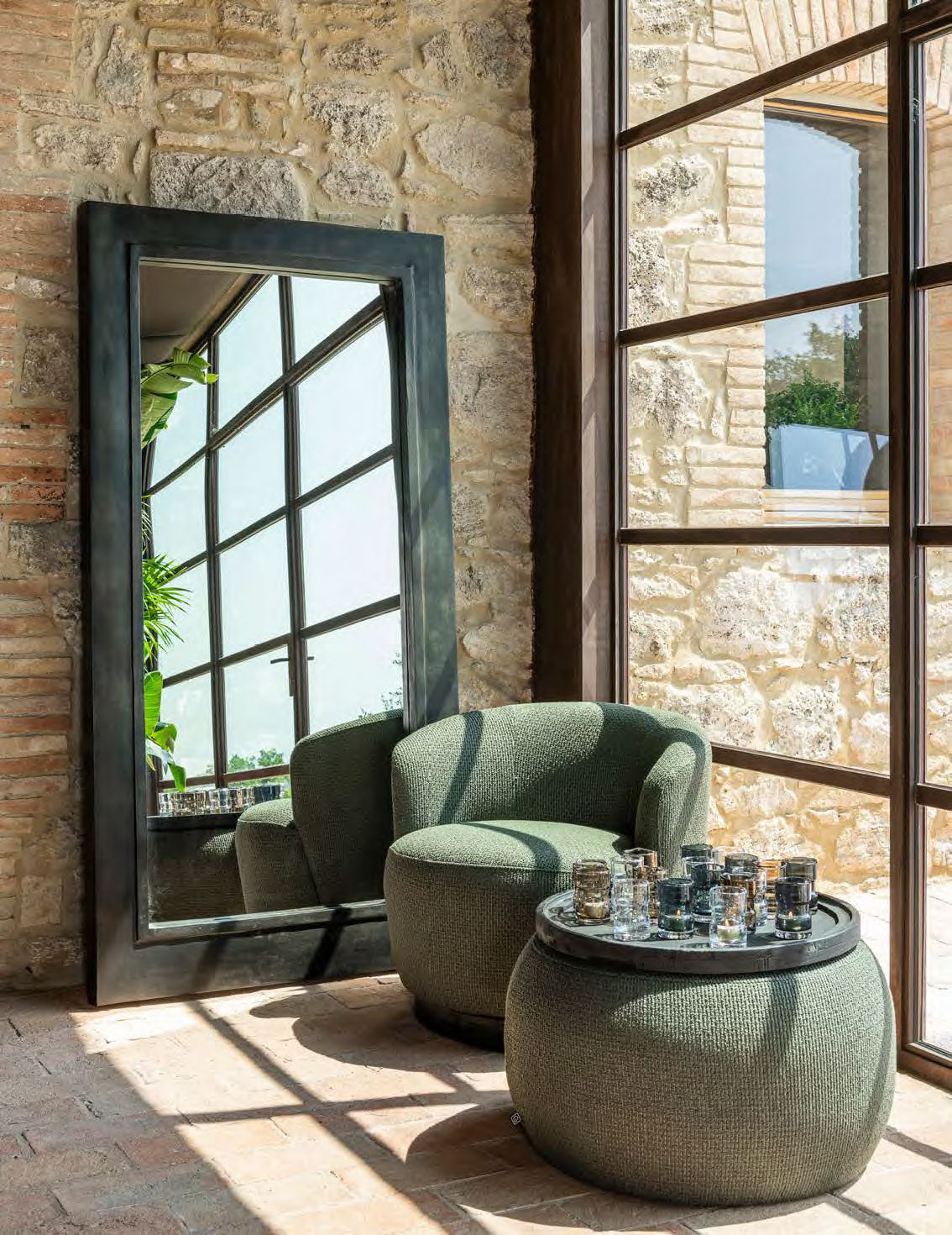 Club-Sessel Nathan Green von Gommaire mit Pouf Nathen large bei STUFF Shop kaufen