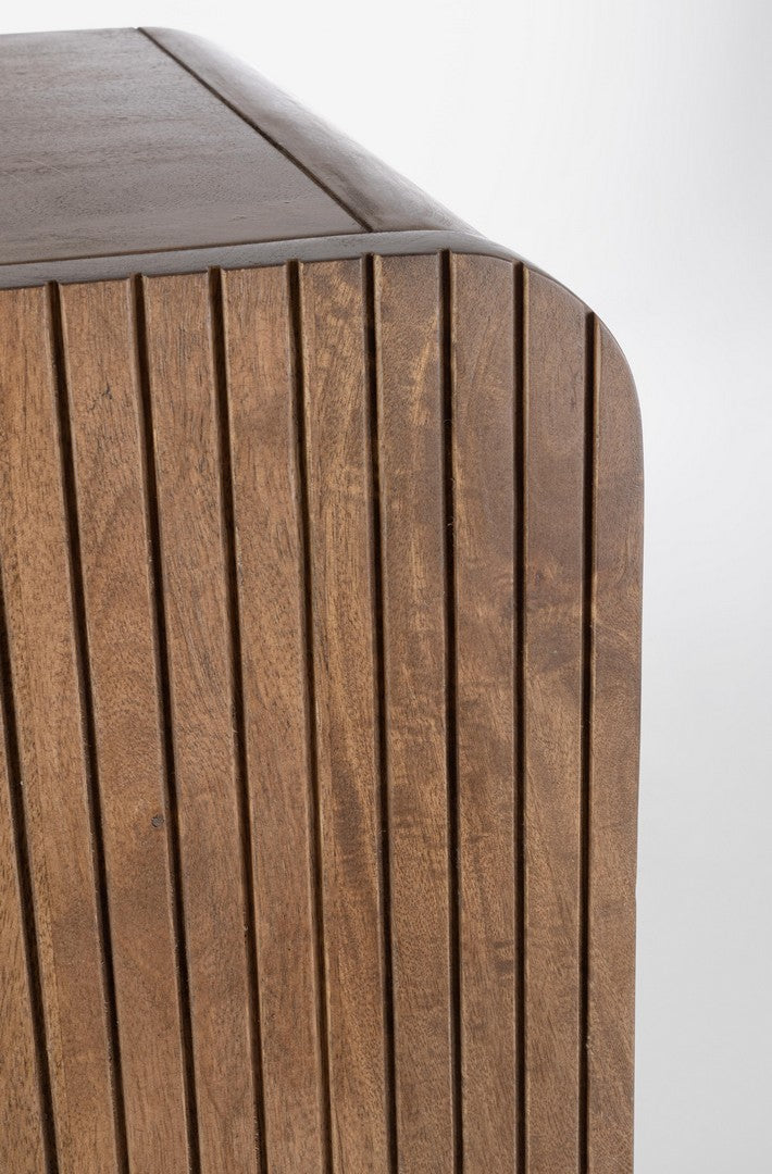 Schrank Orissa Braun aus Mangoholz mit gerillten Oberflächen und modernem Design