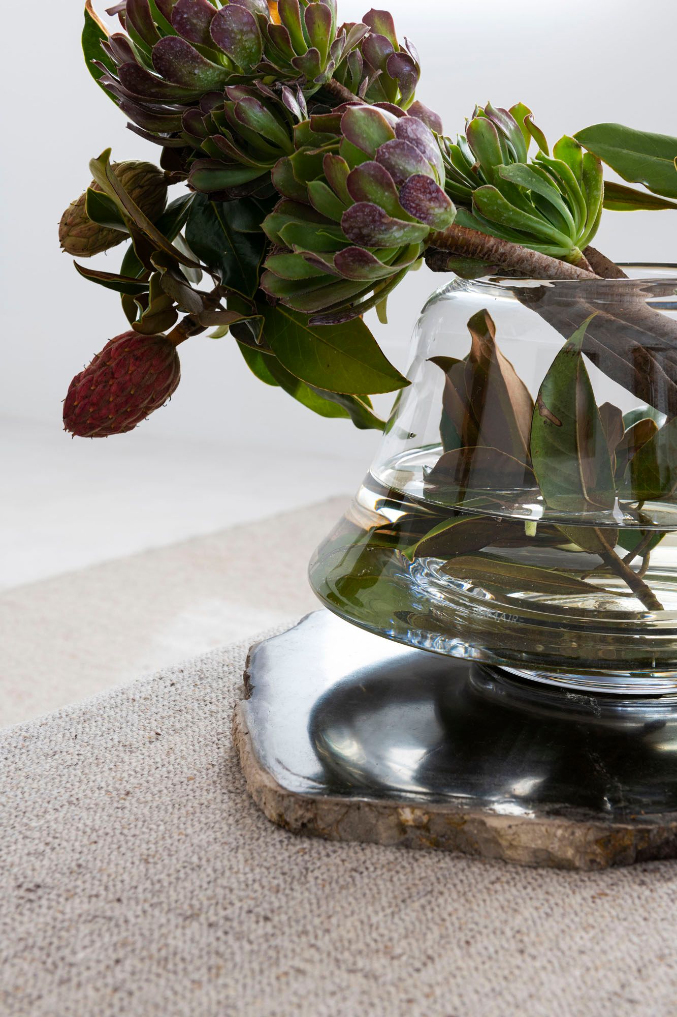 Vase Marah Clear aus mundgeblasenem, extra dickem Klarglas, Maße Ø29 x H49 cm, elegantes Design von Gommaire.