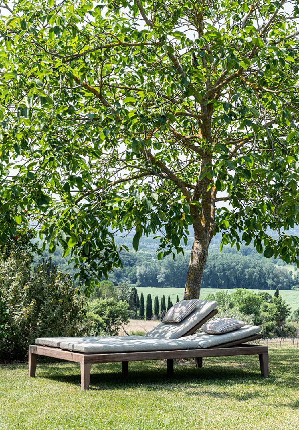 Gommaire Sonnenliege Lisa Double aus Teakholz mit optionalem Polster – wetterfeste Outdoor-Liege für zwei Personen.